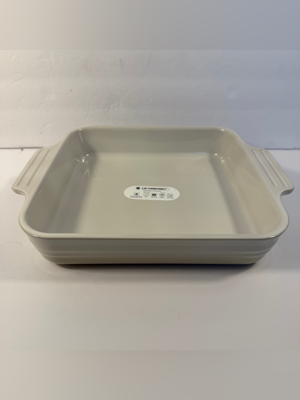 NWT Le Creuset 23cm Square Stoneware Baking Dish Meringue Cream Ombré 9x9